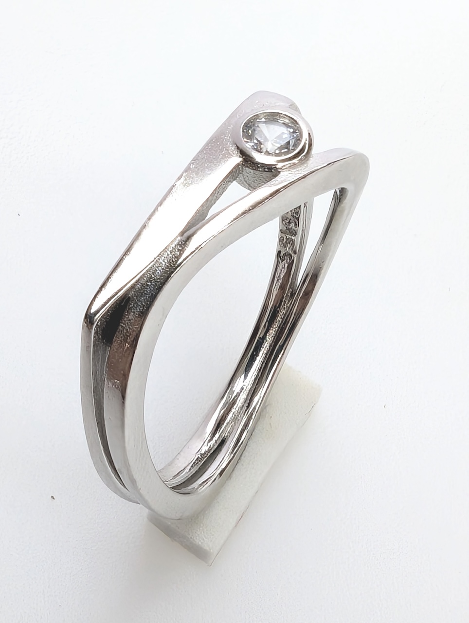 Pentagon Solitaire Ring - Image 4